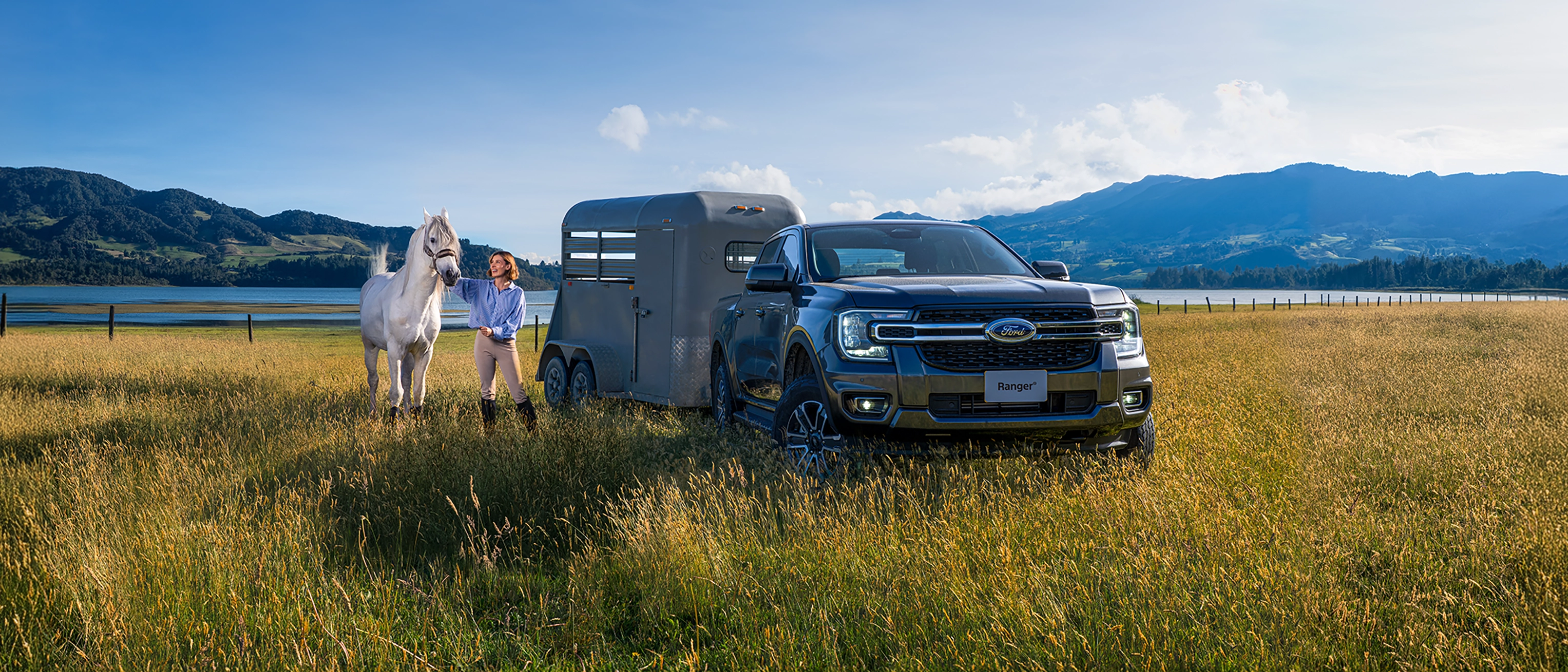 Ford Ranger remolcando un trailer