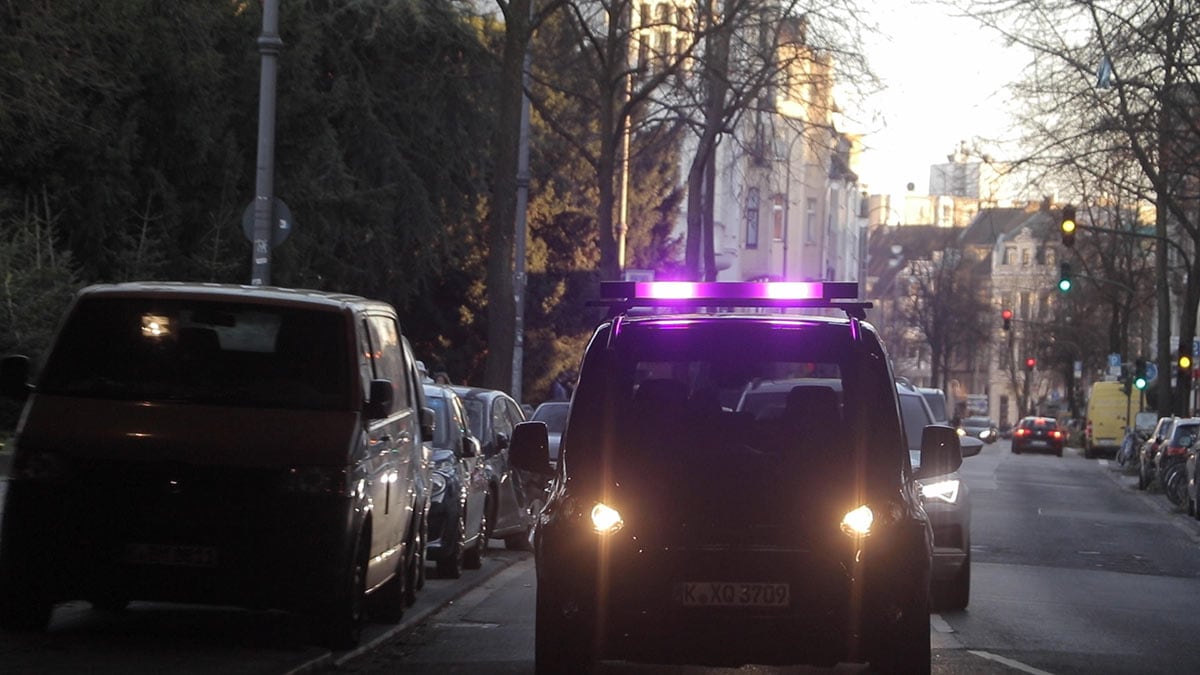 Ford prueba un lenguaje basado en iluminación que podría ayudar a los vehículos autónomos a comunicarse con los peatones