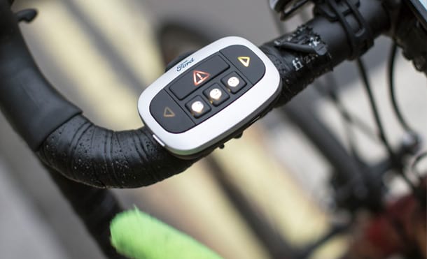 Ford crea una casaca con ‘emojis’ para que los ciclistas puedan comunicarse en las calles