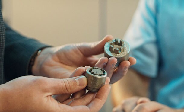 Ford utiliza la impresión 3D para fabricar tuercas de seguridad personalizadas