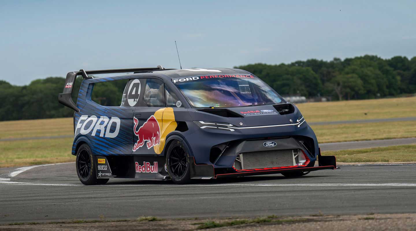 Ford exhibe las cinco generaciones de la SuperVan en el Festival de Goodwood 2025