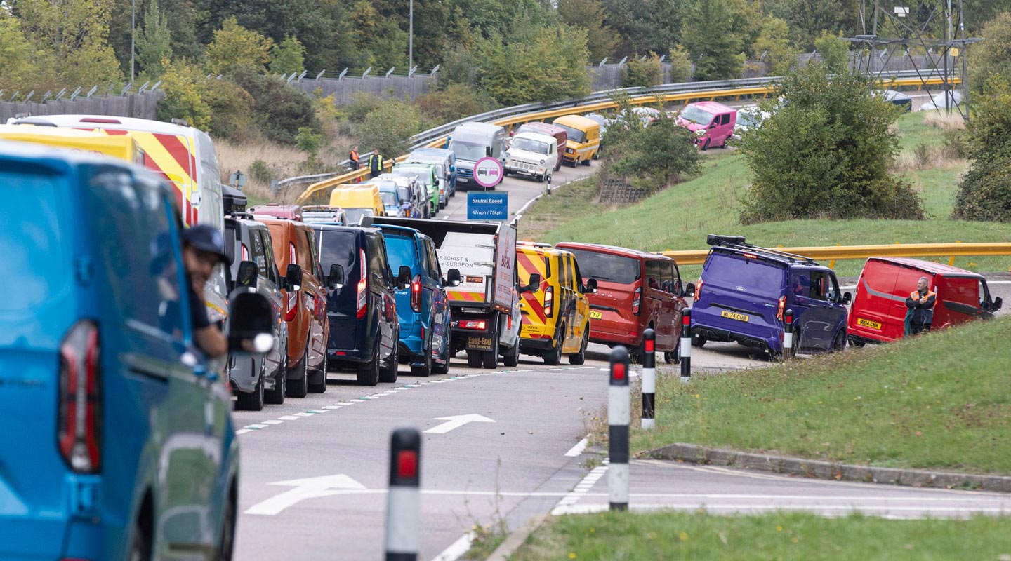 Ford Transit conquista el récord del Desfile de Vans más Grande del Mundo 