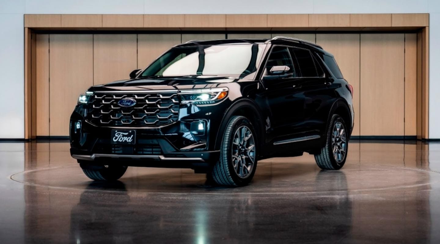 Ford crea Explorer Híbrida para Papa León XIV