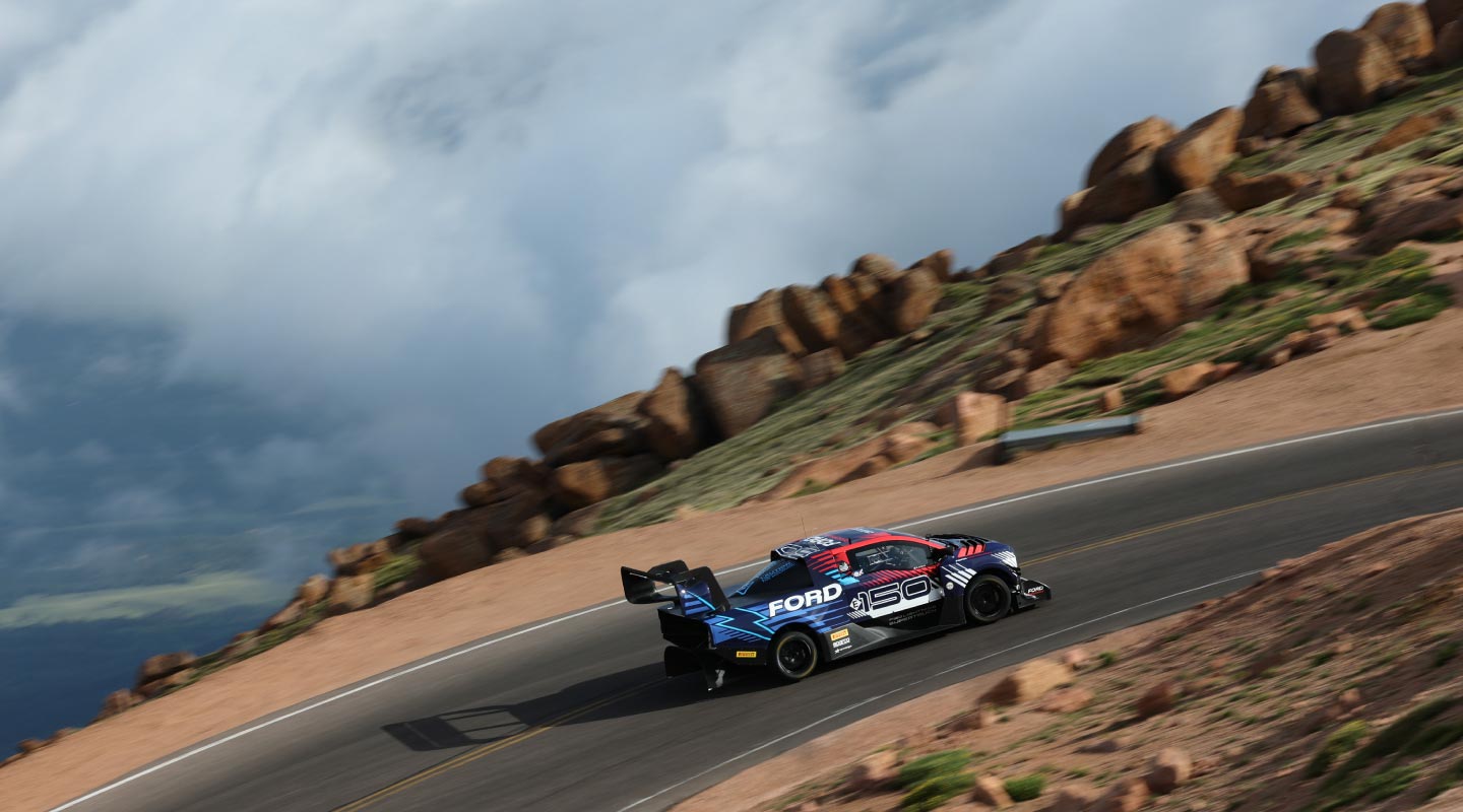 Ford F-150 Lightning SuperTruck es la reina de montaña en Pikes Peak