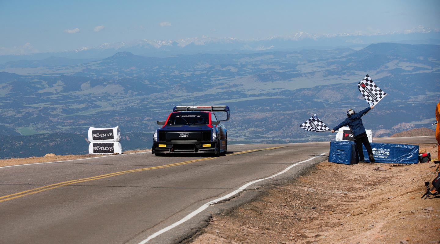 Ford F-150 Lightning SuperTruck triunfa en Pikes Peak