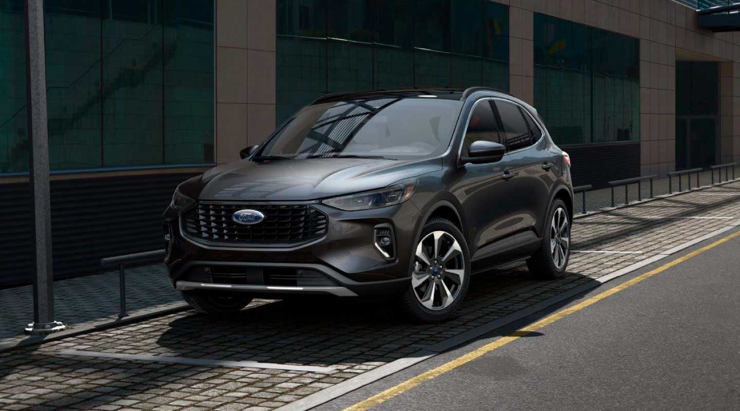 Nueva Maverick® Tremor: pensada para quienes buscan una experiencia de manejo dinámica sin renunciar a la robustez característica de la familia Raza Fuerte, Maverick Tremor es la pick-up compacta ideal. Lanzada recientemente en el mercado peruano, destaca por su versatilidad y capacidad todoterreno, gracias a un mayor despeje, mejor ángulo de ataque y un avanzado sistema AWD. 