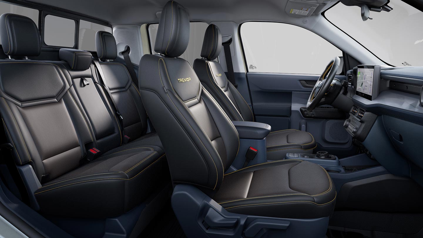 Asientos con tapiz negro de la Ford Maverick