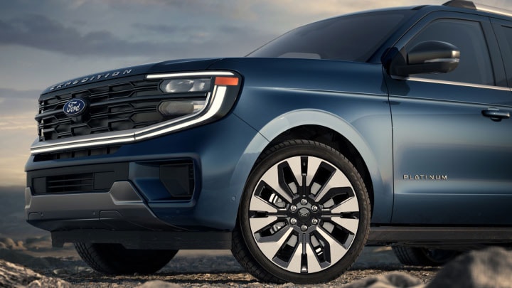 Ford Explorer con conducción suave y estable en la ruta